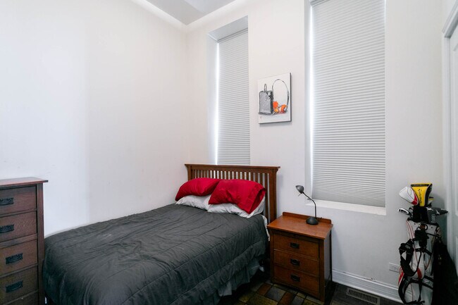 Building Photo - 1359 N Noble St