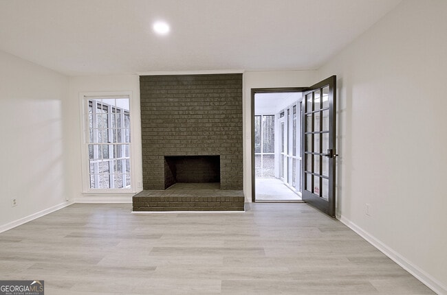 Building Photo - 716 Ebenezer Rd