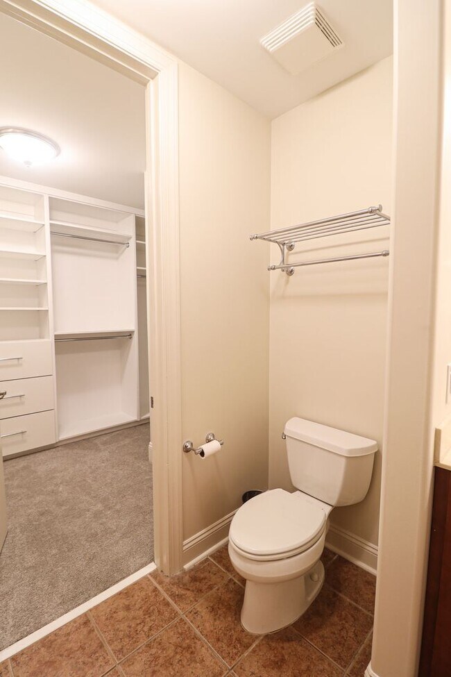 Building Photo - (Coming Soon) Piedmont Row Condo!