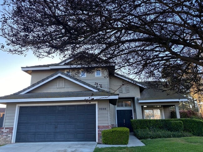 Building Photo - 3 bedroom 3 bathroom Salida Home