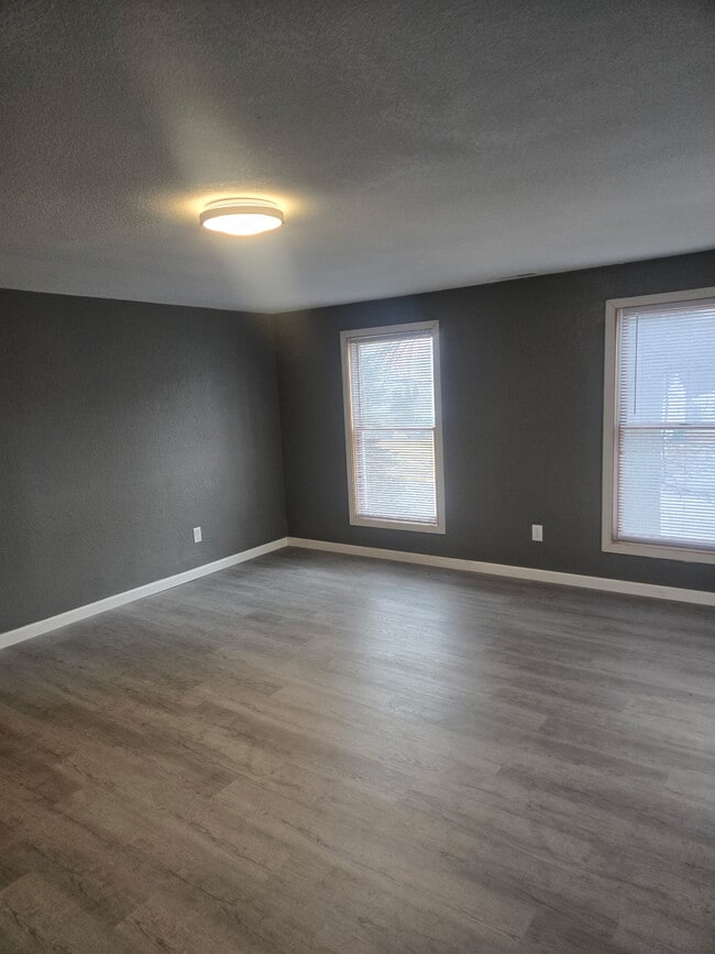 Building Photo - Drouillard