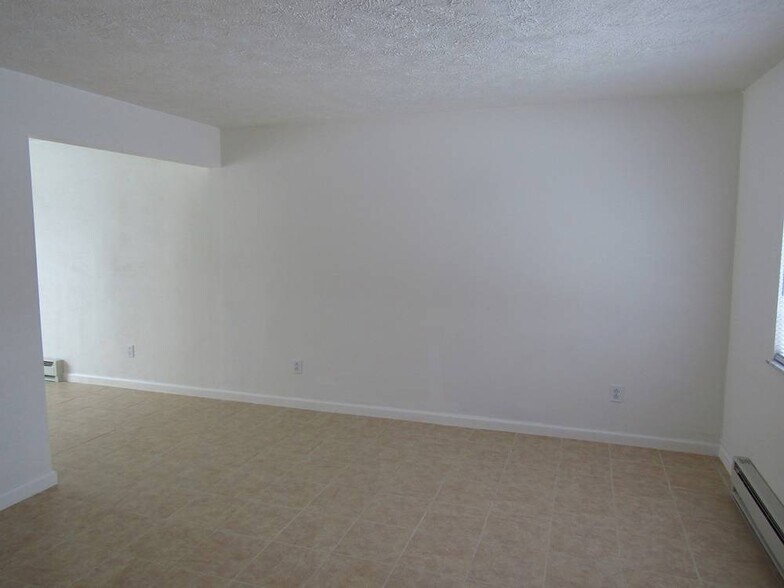 Building Photo - 1254 Argonne Dr