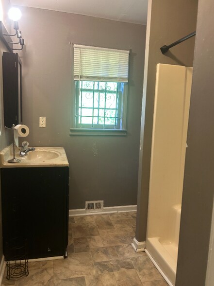 Building Photo - 2132 Donald Lee Hollowell Pkwy NW