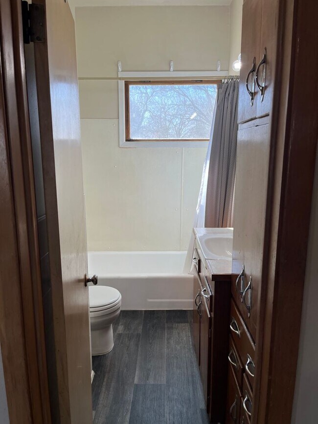 Building Photo - 4 Bedroom/2 Bath House For Rent in Harrisburg, SD!!