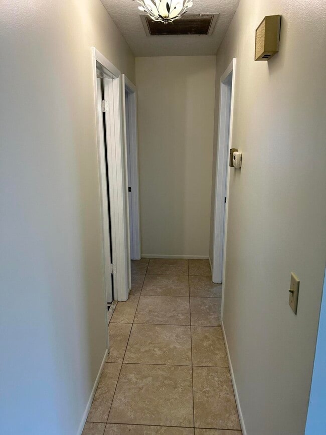 Building Photo - 4114 NW Cinnamon Tree Cir