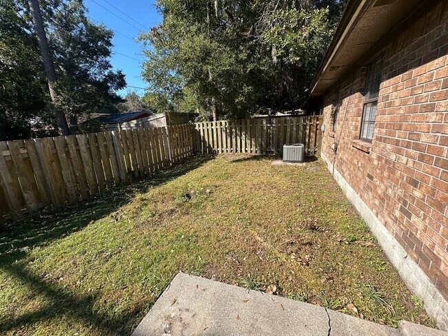 Building Photo - Harmon Creek