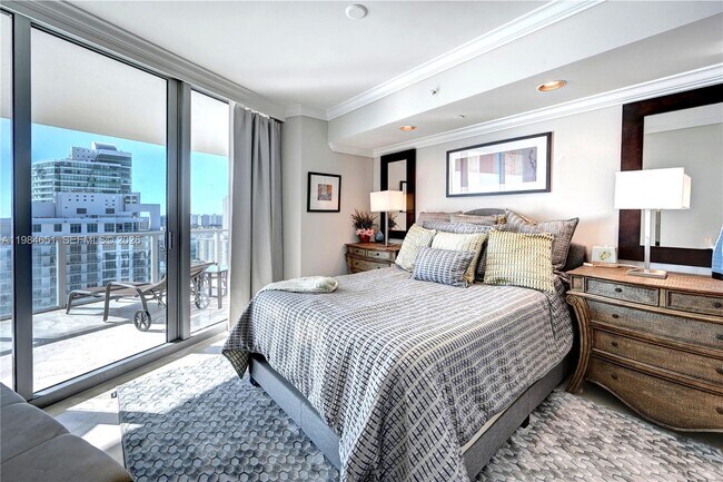 Building Photo - 3101 S Ocean Dr