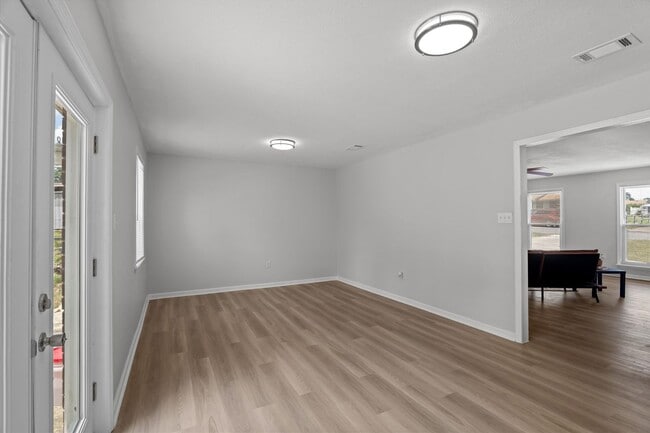 Building Photo - 4221 Cap Chat St