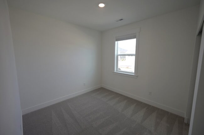 Building Photo - Brand new 2 bed 2 bath home in Rolling Hil...