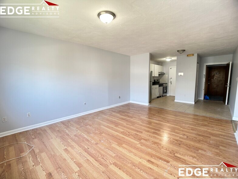 Building Photo - 30 Glencoe St