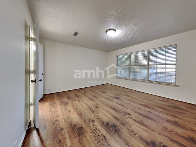 Building Photo - 828 Norfolk Dr