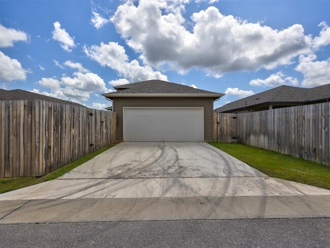 Building Photo - 10205 Mager Ln