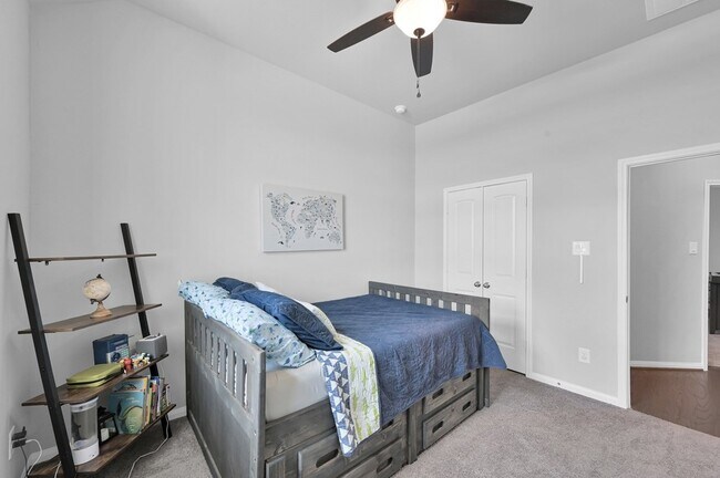 Building Photo - 3791 Lake Bend Shore Dr