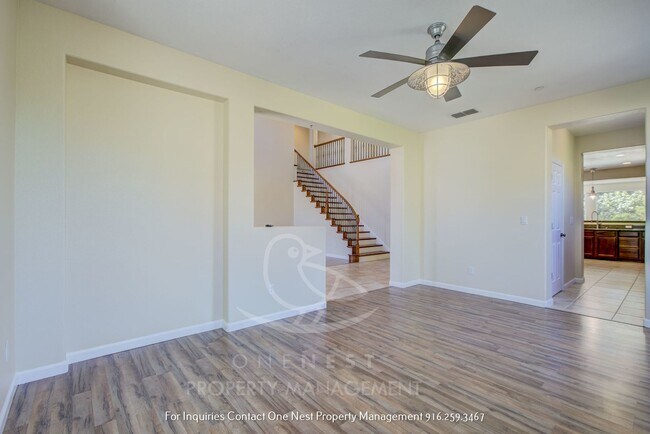 Building Photo - Huge home, Lincoln Crossing - walking dist...