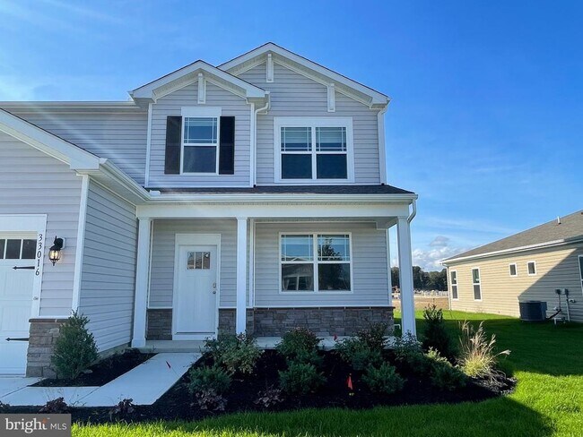 Building Photo - 33016 Blue Iris Rd