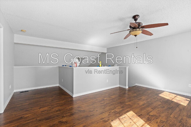 Building Photo - 12206 Breezeway Cir