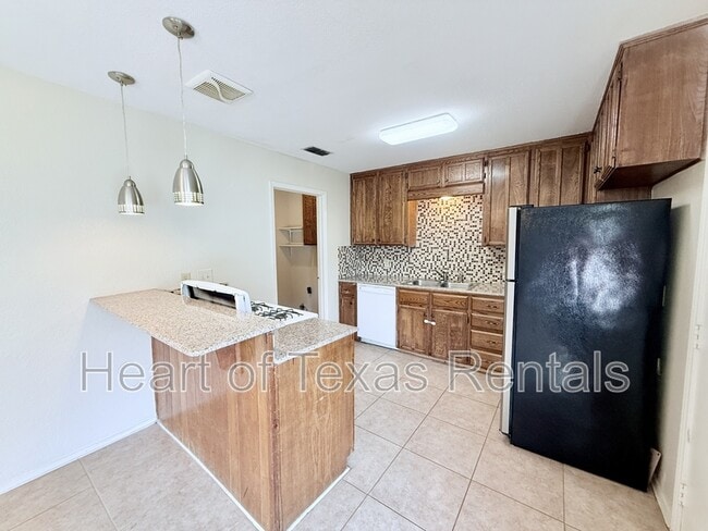 Building Photo - 2410 Comanche Trl