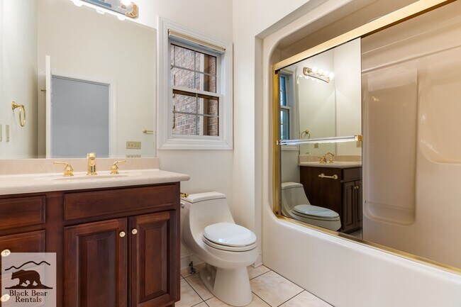 Building Photo - South AVL - Grand Residence in The Cotswol...