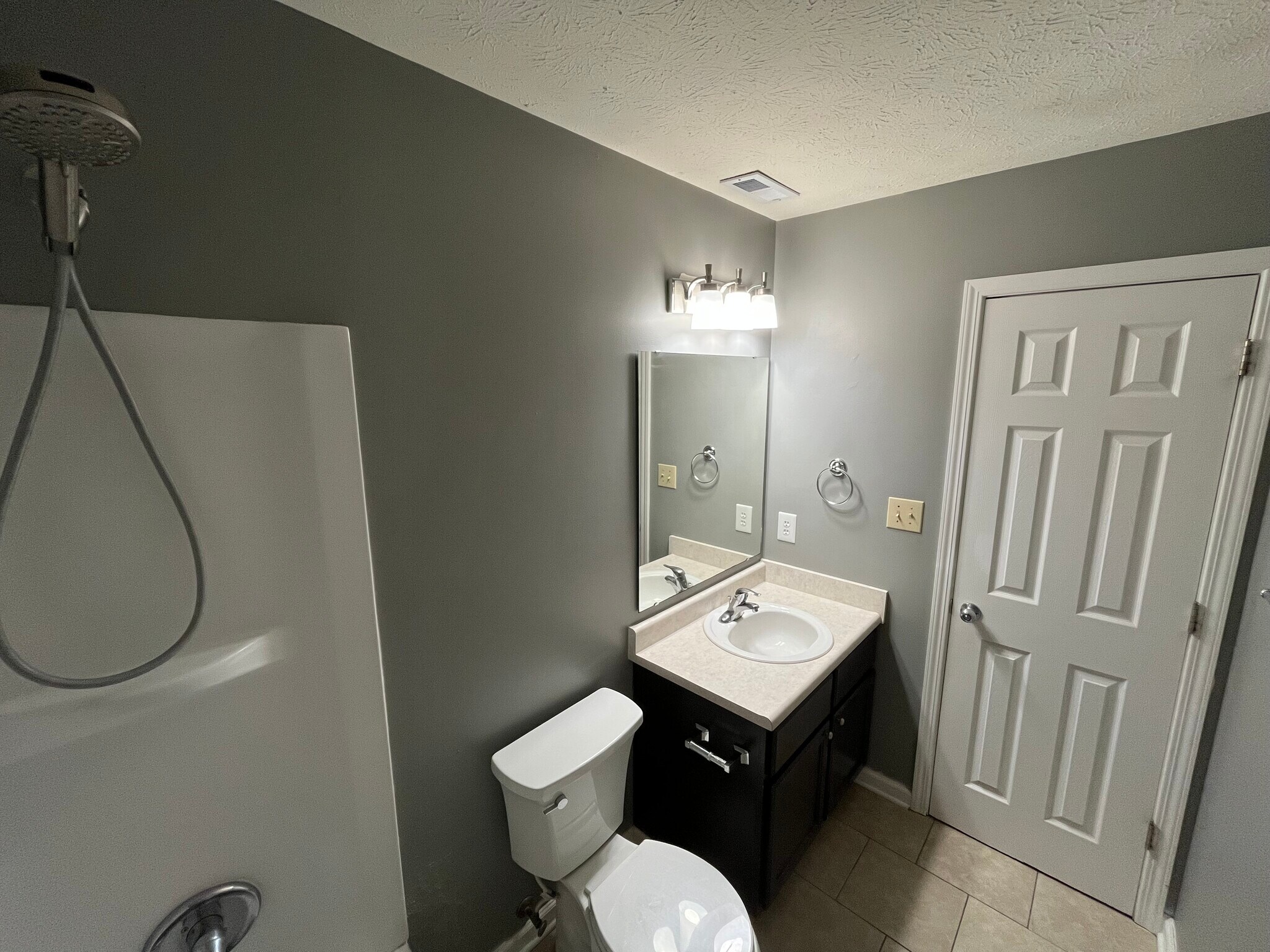 Building Photo - 3873 Crest Point Dr
