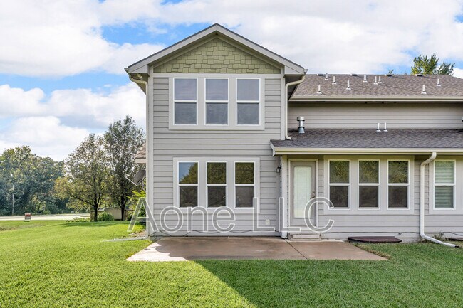 Building Photo - 4428 SE Oak Bend Dr