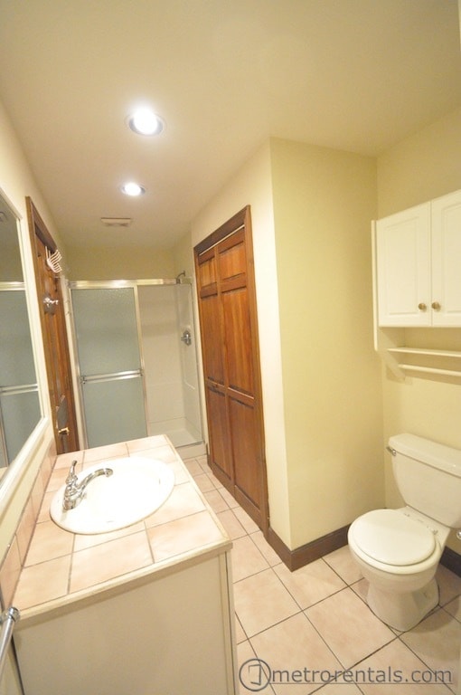 Bathroom with large shower - 39 E Russell St