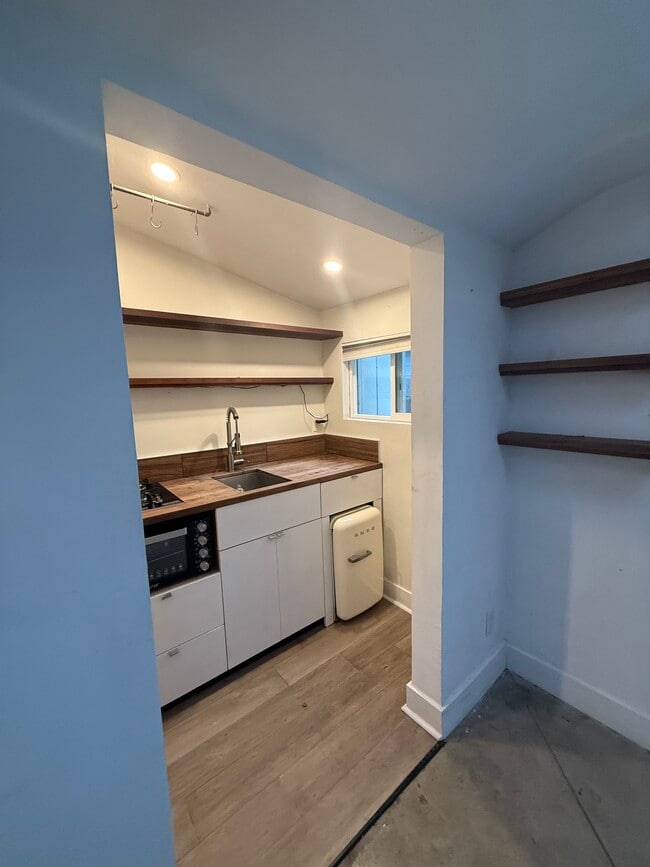 Building Photo - 521 38th Avenue, Main Unit