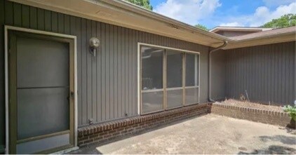 Building Photo - 146 Summerview Dr