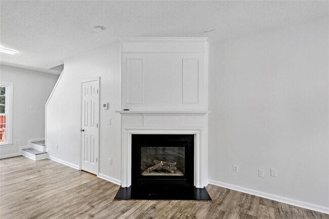 Building Photo - 1636 Heyford Cir NW