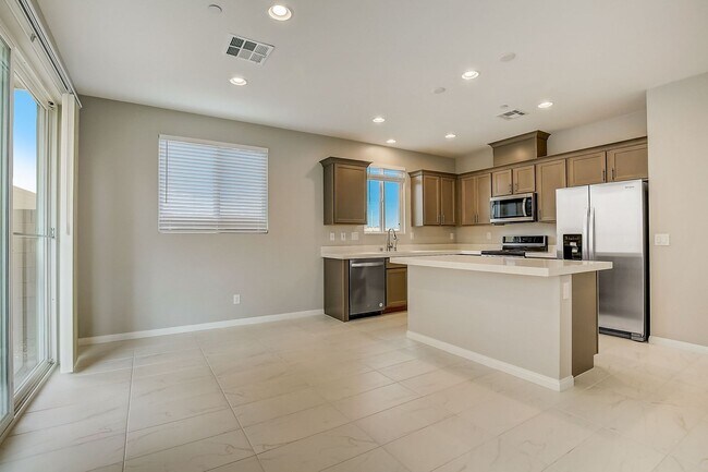 Building Photo - 10643 Enridge Ave
