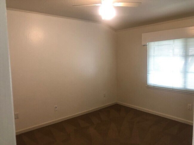 Building Photo - Spacious 3 bedroom, 2 Bath home in Citrus ...