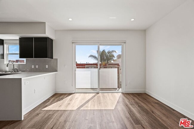 Building Photo - 1830 Selby Ave