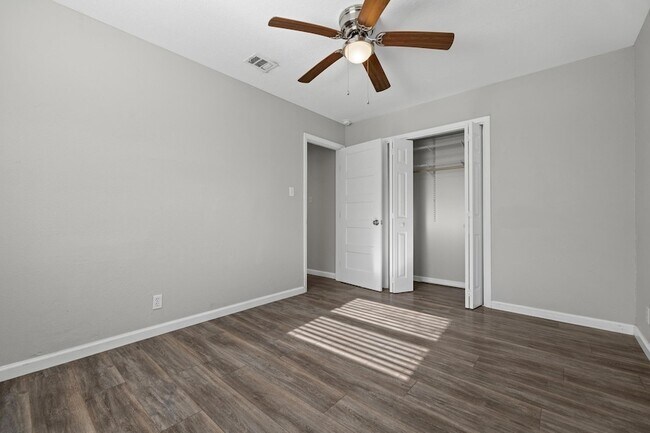 Building Photo - 3201 Mossrock Dr