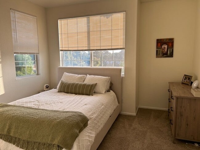 Building Photo - Impressive 2 Story, 2 Bedroom 2.5 Bath tow...