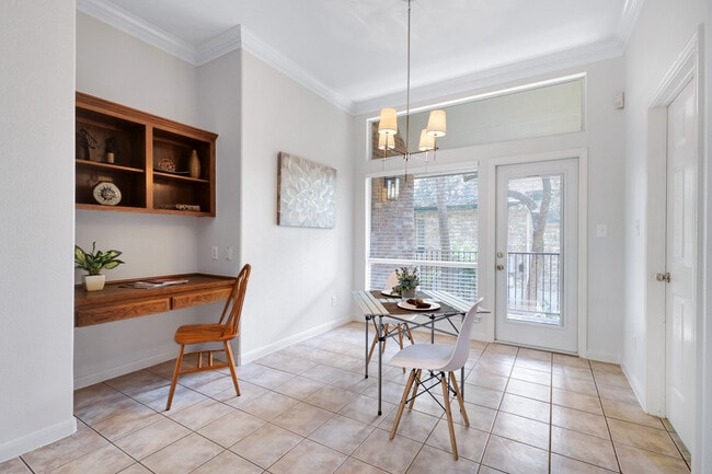 Building Photo - 26 Silverhorn Dr