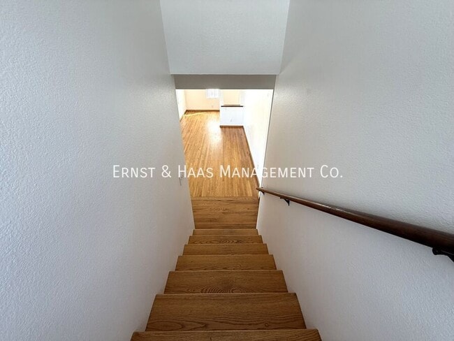 Building Photo - 4723 Blackthorne Ave