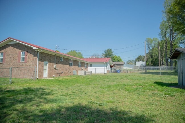 Building Photo - 3 bedroom/ 2 bathroom rental in Cullman Ci...
