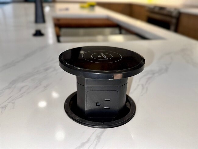 Building Photo - 12 Linden St