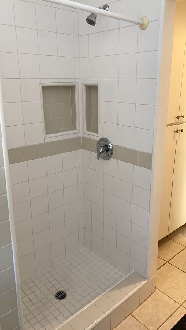 Building Photo - 820