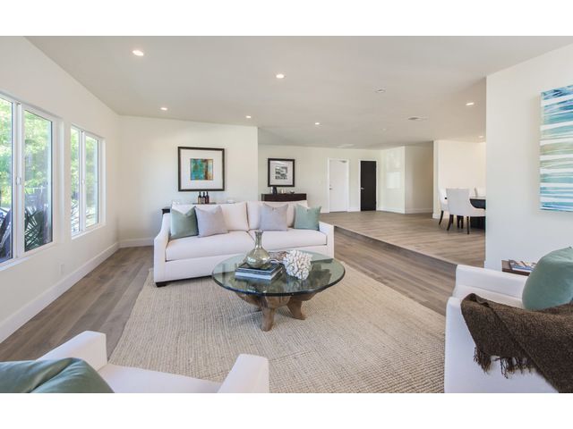 Building Photo - 15672 Castlewoods Dr