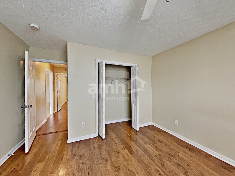 Building Photo - 201 Fox Hunt Ln