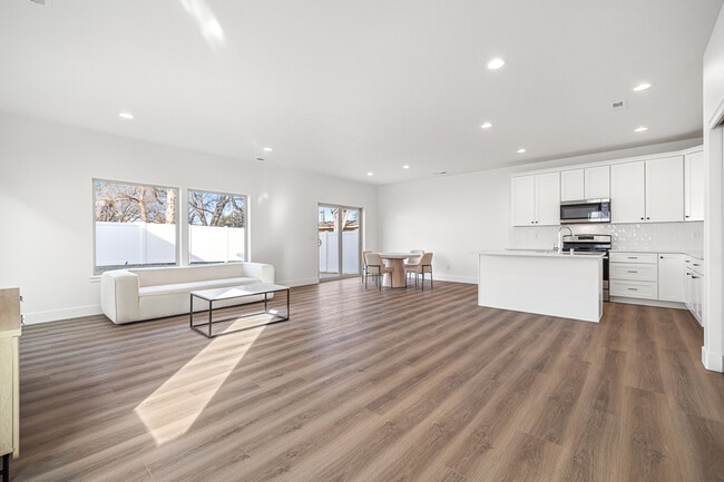 Building Photo - 1030 S Underwood Pl