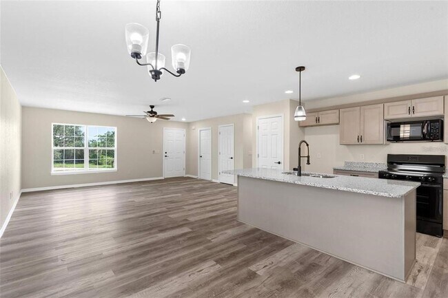 Building Photo - 328 Eucalyptus Rd