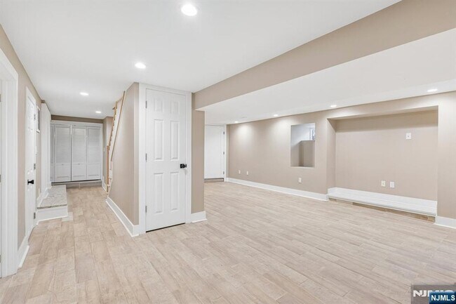 Building Photo - 49 Park Ave