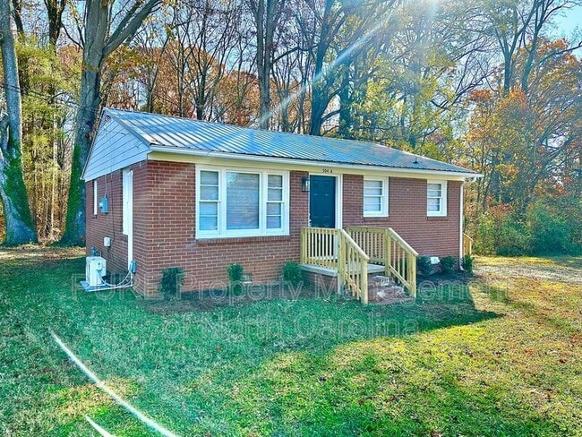 Building Photo - 504A Moore Dr