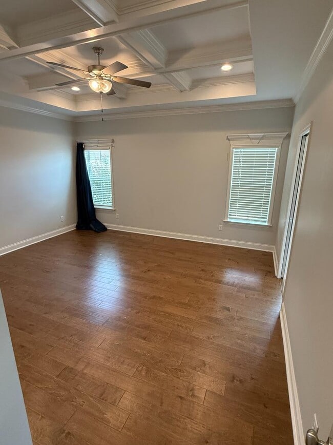 Building Photo - 345 Somers Ln