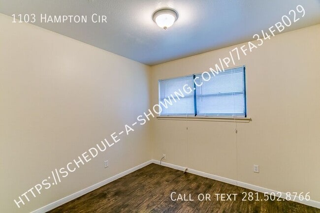 Building Photo - 1103 Hampton Cir