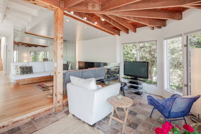 Building Photo - 38 Oceanview Dr