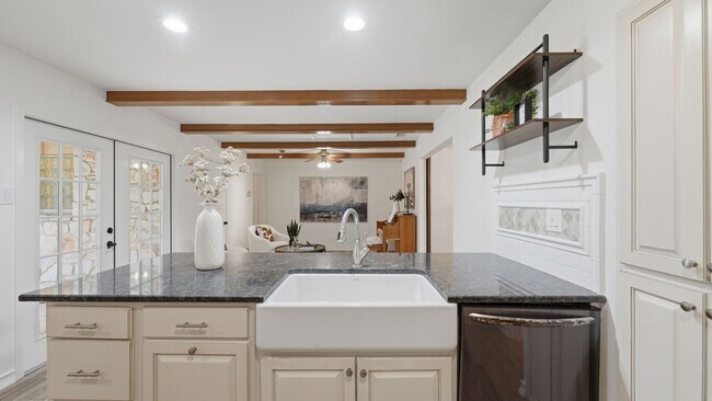 Building Photo - Beautiful Home on Nearly an Acre in Helotes with Pool, Office & No HOA