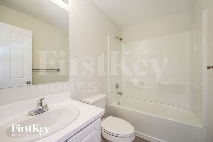 Building Photo - 840 Puccini Ave S