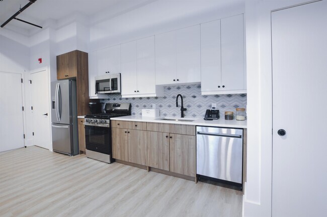 Building Photo - 25 E 22nd St